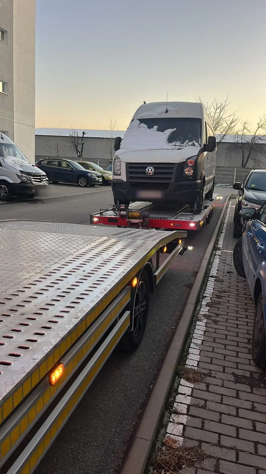 VW Crafter nefuncțional încărcat pe platforma BYG